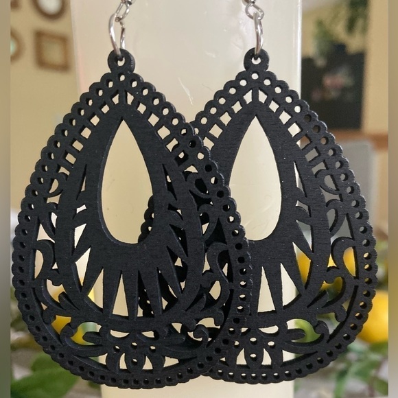 Jewelry - NWOT Boho Black wood earrings - 3.5”